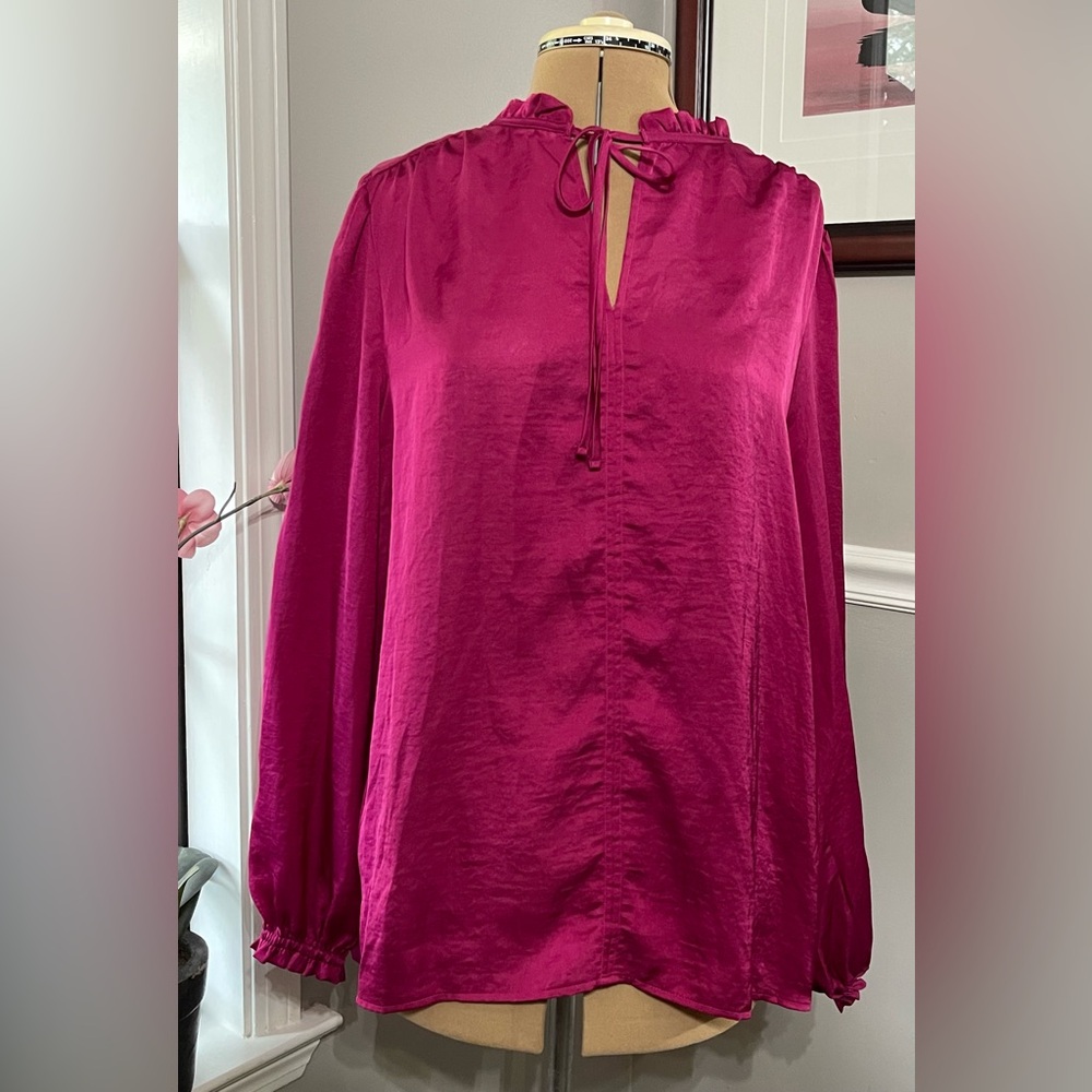 LOFT sz Xl Fuchsia Blouse with Tie Neck